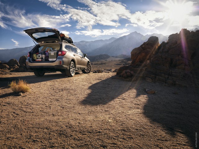 Subaru Outback 2016 с открытым багажником