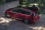 картинки Chrysler Pacifica 2016-2017 вид сбоку