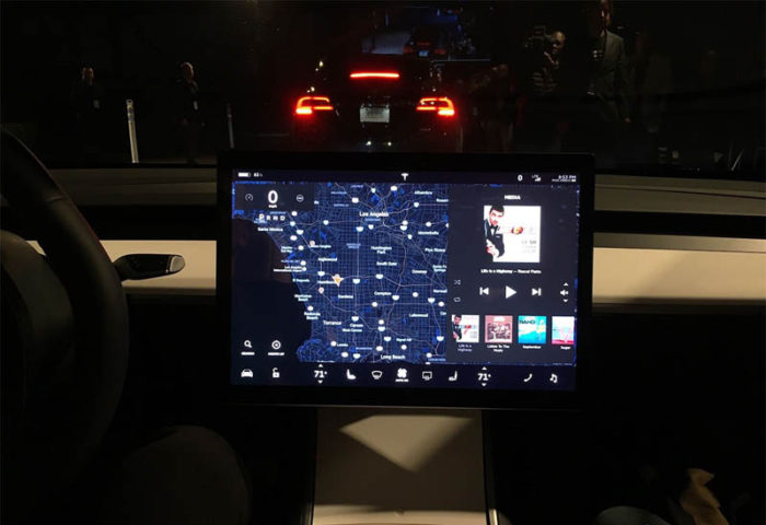 Tesla Model 3 2017-2018 — сверхбыстрый электрокар из Америки