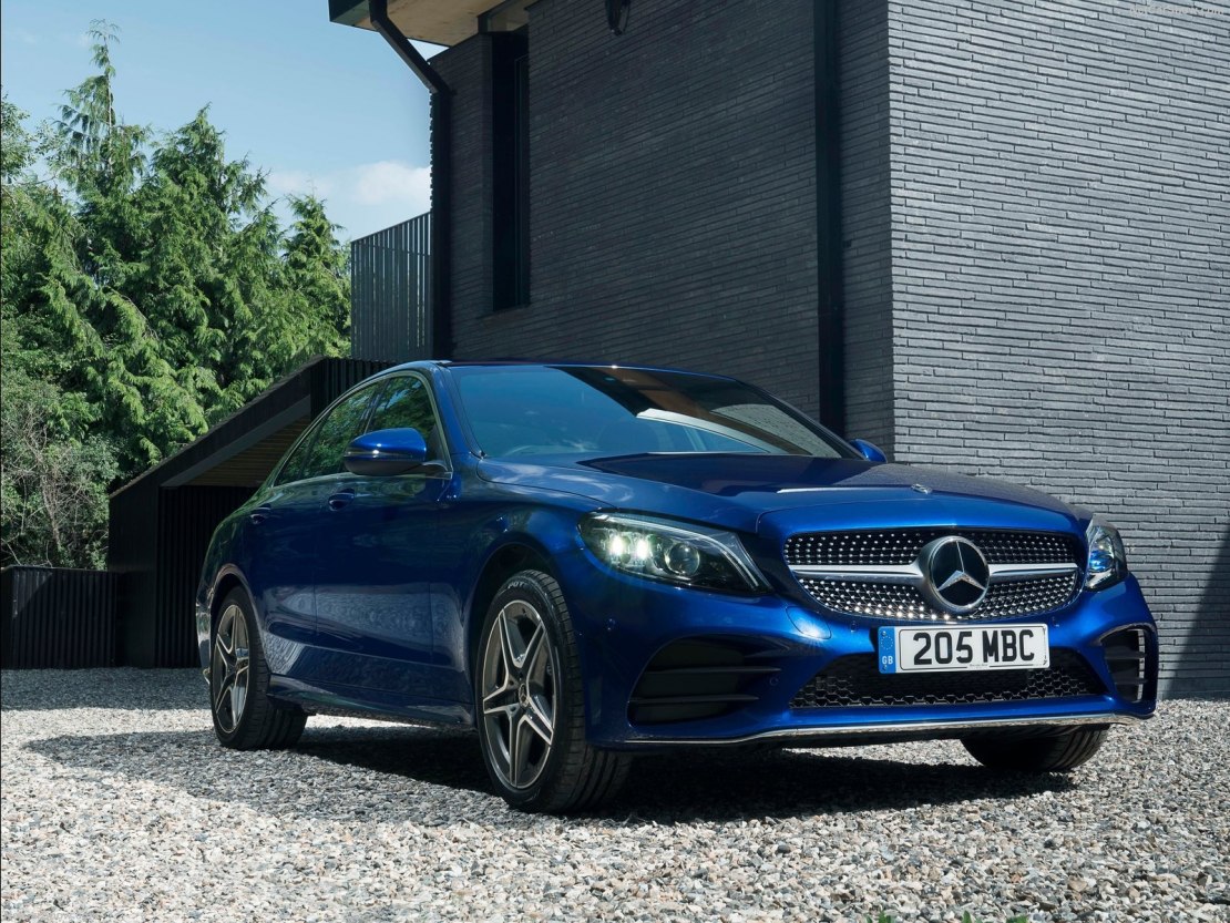 Mercedes C-Class 2020: обновленная "классика" с расширенной моторной линейкой, комплексом безопасности и современными опциями