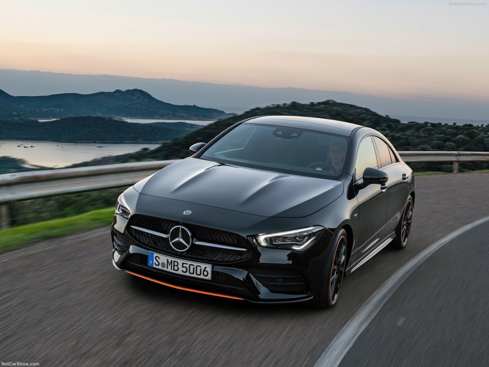 Mercedes CLA 2019 года: роскошное купе с вместительным салоном
