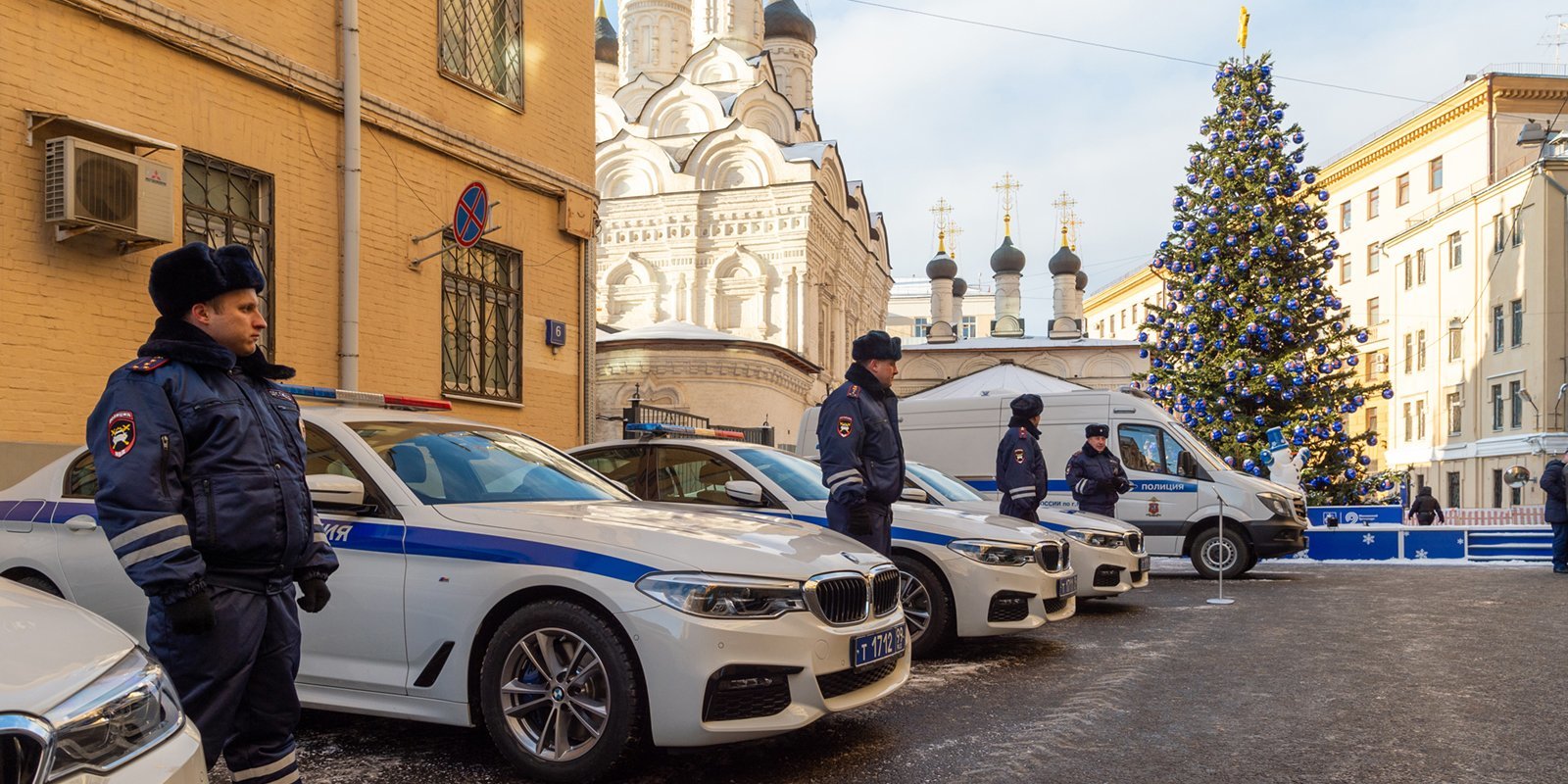 Машины полиции в москве